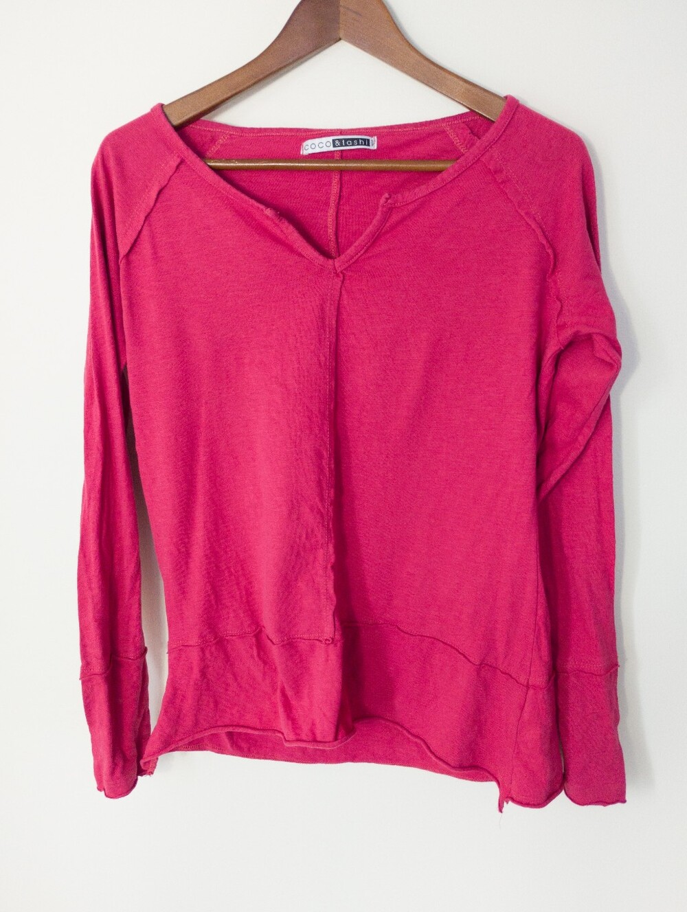 COCO & TASHI Pink Raw Edge Exposed Seam Notch V Neck Long Sleeve Top Small